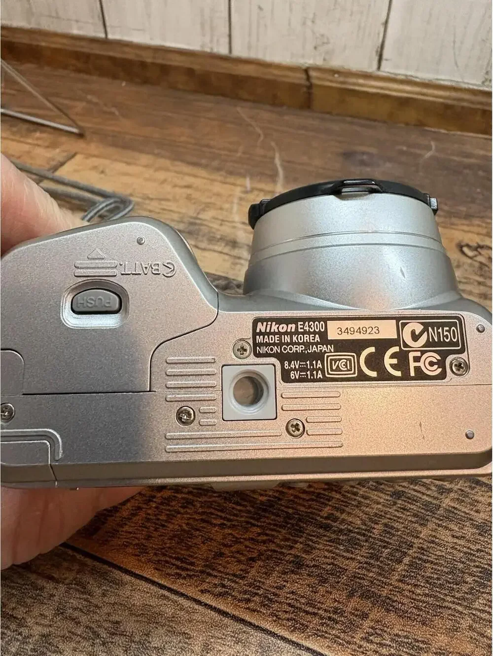 Nikon Coolpix 4300 4.0MP Digital Camera Silver PARTS ONLY